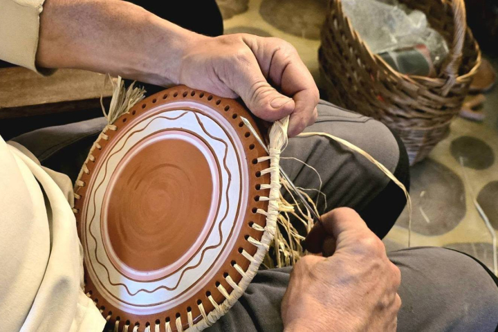 Radionica za članove ateljea: Keramika i rafija
